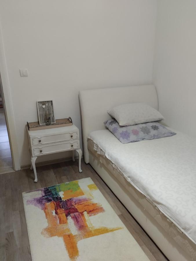 Apartman All Seasons Hotonj Exterior foto