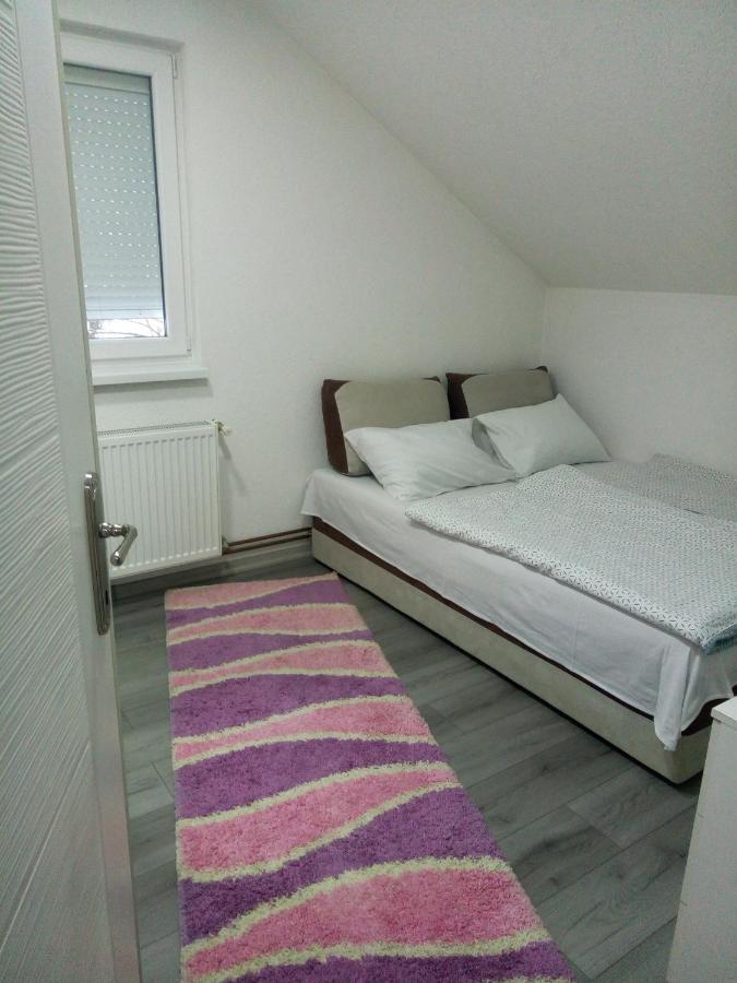 Apartman All Seasons Hotonj Exterior foto